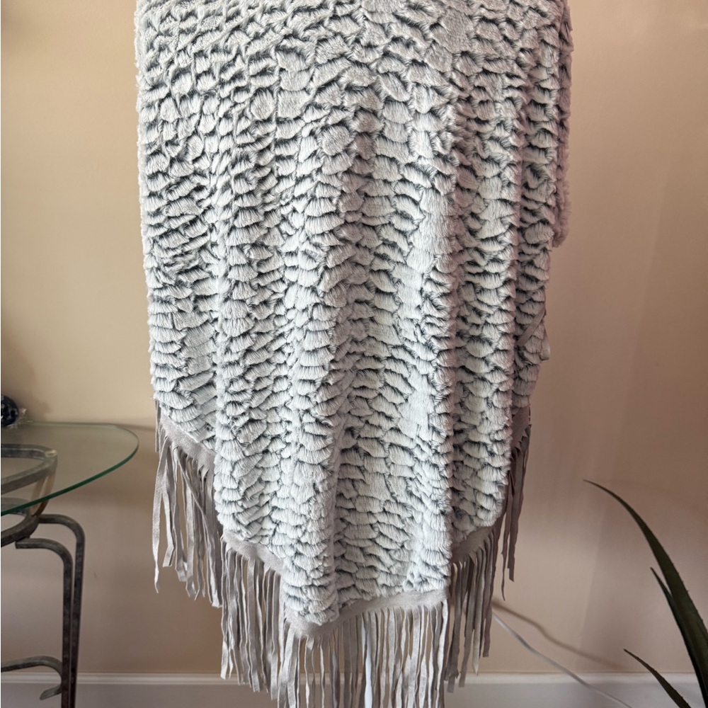 NWOT over the head, slip on shawl, grey / white, one size.